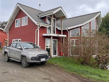 Casa en venta en Pupelde, frente a la Guapa Hostel, Ancud - 4 dormitorios, 4 baños