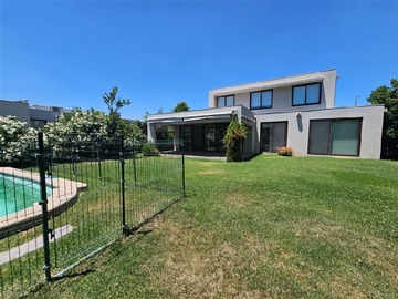 Casa en venta en Santa Elena de Chicureo, Colina - 5 dormitorios, 5 baños