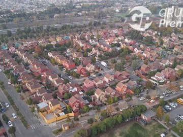 Casa en venta en Valle Generoso/ Los Encinos / Vida de Barrio, Pudahuel - 4 dormitorios, 3 baños