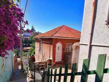 Casa en venta en Casa porteña acceso por escaleras (171776), Valparaíso - 3 dormitorios, 2 baños