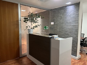 Oficina en arriendo mensual en Apoquindo / Neveria, Las Condes - 5 dormitorios, 2 baños