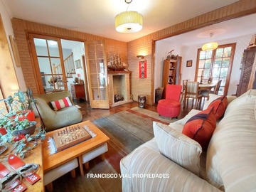 Casa en venta en Vende - Verbo Divino, Las Condes - 4 dormitorios, 2 baños