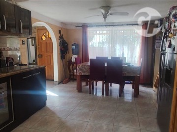 Casa en venta en Los Bosquinos / Escritor Jose Donoso / Rene Olivares Becerra, Maipú - 9 dormitorios, 5 baños