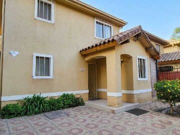 Casa en venta en Recién remodelada impecable 4 dormitorios (180525), Huechuraba - 4 dormitorios, 3 baños