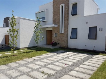 Casa en arriendo mensual en Colegio Alianza Francesa, Colina - 4 dormitorios, 4 baños