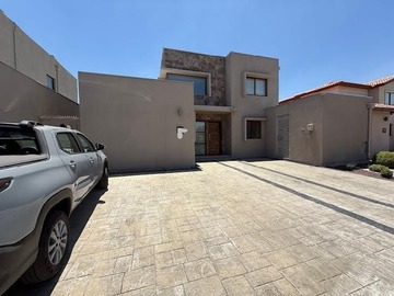 Casa en venta en Condominio Alcázar / Brisas Norte, Colina - 3 dormitorios, 3 baños