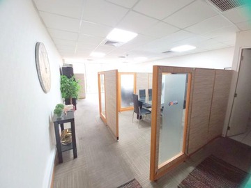 Oficina en venta en Excelente oficina frente a Protal La Dehesa - Los Cactus, Lo Barnechea - 1 baño