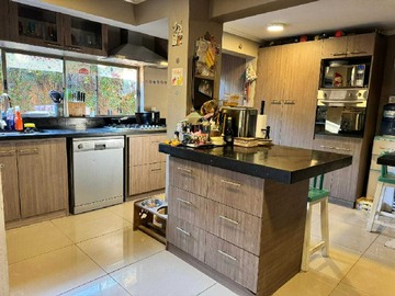 Casa en arriendo mensual en Espaciosa cocina completamente remodelada (171221), Huechuraba - 4 dormitorios, 4 baños