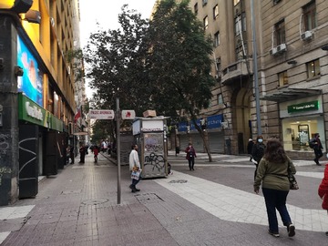 Oficina en venta en Huérfanos 1022, Santiago - 2 dormitorios, 2 baños