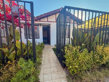 Casa en venta en Metro las mercedes, Puente Alto - 3 dormitorios, 2 baños