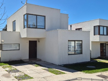 Casa en venta en Av. Universidad 892, Casa 4 – Condominio Bosque Real III, Curauma, Valparaíso., Valparaíso - 4 dormitorios, 3 baños