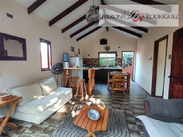 Casa en venta en Casa a pasos del centro de Olmué, Olmué - 2 dormitorios, 2 baños