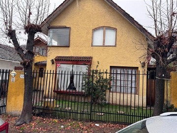 Casa en arriendo mensual en Dos norte 7696, Peñalolén - 5 dormitorios, 4 baños