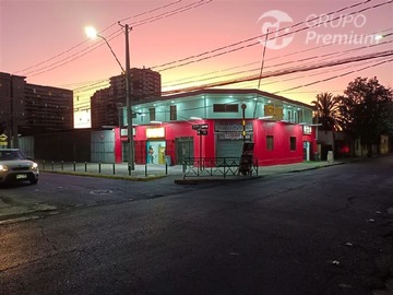 Casa en venta en Fuenzalida Urrejola / Se Vende Strip Center 4 Locales Cciales. y 9 mas en Proyecto, 2 Dptos. Independientes y con Estacionamientos, La Cisterna - 10 dormitorios, 10 baños