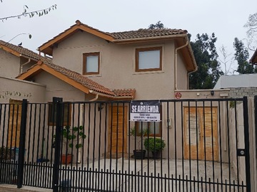 Casa en arriendo mensual en Arboleda, La Serena - 3 dormitorios, 2 baños