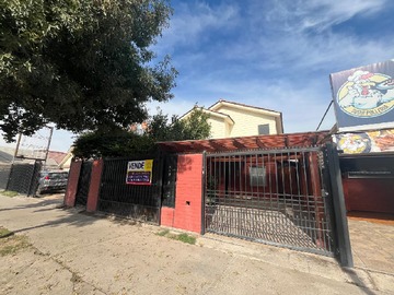 Casa en venta en Propiedad en Av. los Halcones Larapinta Ideal para Uso Comercial