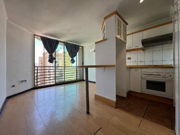 Departamento en arriendo mensual en A pasos de metro bellas artes, plaza de armas y cerro santa, Santiago - 1 dormitorio, 1 baño