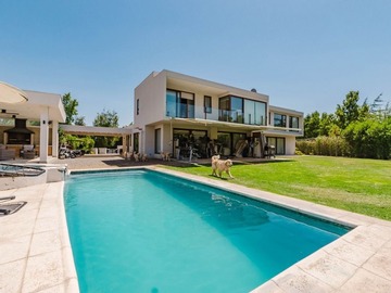 Casa en venta en Condominio las brisas de chicureo, Colina - 4 dormitorios, 5 baños