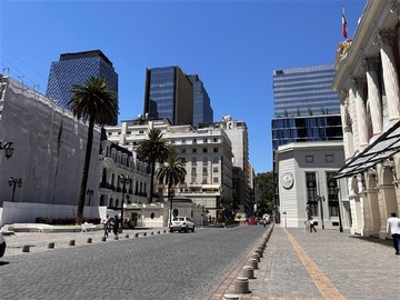 Oficina en arriendo mensual en Frente al Teatro Municipal, Santiago - 2 dormitorios, 1 baño