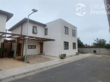 Casa en venta en Ohiggins, Limache - 3 dormitorios, 3 baños