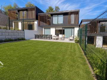 Casa en venta en Sector San Damián, Las Condes - 4 dormitorios, 4 baños