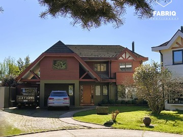 Casa en venta en Maximo Reyes, Temuco - 5 dormitorios, 4 baños