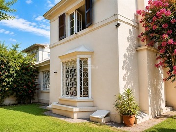 Casa en venta en Pedro Torres, Ñuñoa - 4 dormitorios, 2 baños