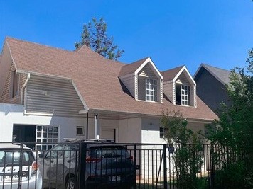Casa en venta en Casa en venta en peñalolén, Peñalolén - 3 dormitorios, 4 baños