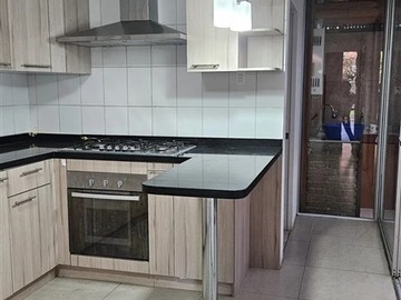 Casa en arriendo mensual en Metro Manquehue, Las Condes - 3 dormitorios, 2 baños