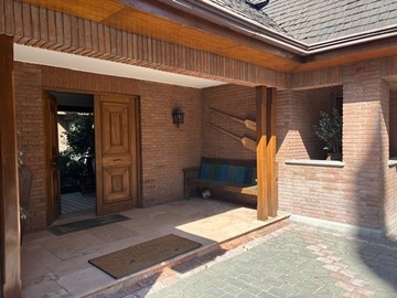 Casa en venta en Bernardo larrain, Lo Barnechea - 4 dormitorios, 4 baños