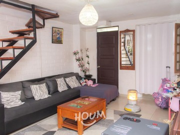 Casa en venta en Estadio Santa Laura, Quilicura - 5 dormitorios, 2 baños