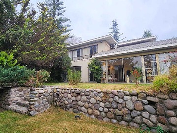 Casa en arriendo mensual en Amplia Casa en Condominio Seguro (171183), Peñalolén - 4 dormitorios, 4 baños