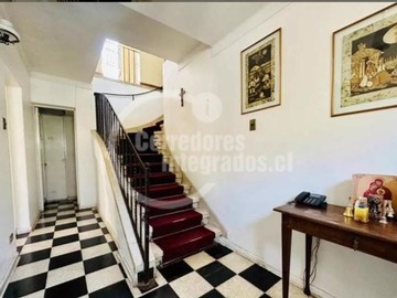 Casa en venta en Emilio Delporte Escuela de Carabineros Parque Inés de Suárez, Providencia - 7 dormitorios, 5 baños