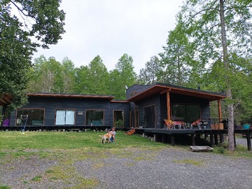 Casa en venta en Bosques de Huincacara, Pucón - 5 dormitorios, 3 baños