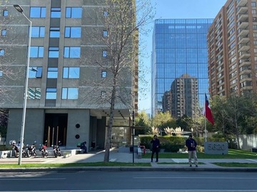 Oficina en arriendo mensual en Los Militares 5620, Las Condes - 1 dormitorio, 1 baño