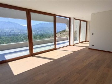 Casa en venta en Espectaculares vistas desde Cerro del medio / sin comision, Lo Barnechea - 5 dormitorios, 4 baños