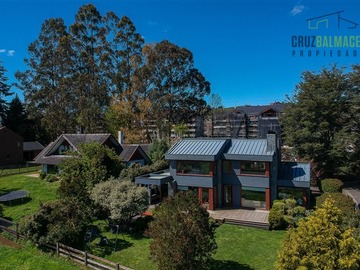 Casa en arriendo mensual en Condominio Los Laureles, frente al Jumbo, Colegio Alemán, con acceso al Lago., Puerto Varas - 4 dormitorios, 1 baño