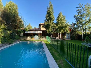 Casa en venta en Cocina y quincho remodelados!!!, Colina - 4 dormitorios, 4 baños