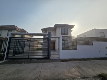 Casa en venta en Avenida El Rodeo Poniente 0, Pudahuel - 4 dormitorios, 3 baños
