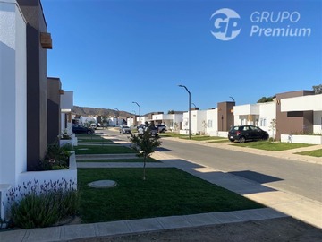 Casa en venta en Union 790, Villa Alemana - 3 dormitorios, 2 baños