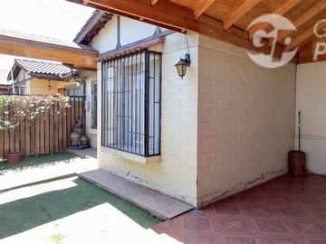 Casa en venta en Av. Aeropuerto/fernandez albano, Cerrillos - 3 dormitorios, 3 baños