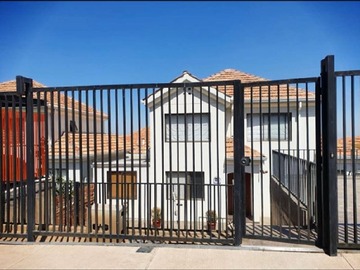 Casa en venta en Santa Sofía con las Tinajas El Panul, La Florida - 5 dormitorios, 4 baños