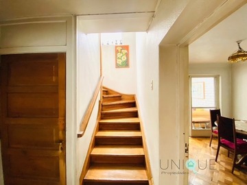 Casa en venta en Jaime Guzmán Errázuriz/ Campus Oriente, Ñuñoa - 4 dormitorios, 3 baños