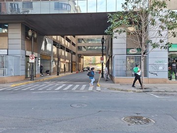 Oficina en arriendo mensual en Catedral / Teatinos, Santiago - 2 dormitorios, 2 baños