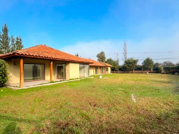 Casa en arriendo mensual en Las acacias, Calera de Tango - 4 dormitorios, 5 baños