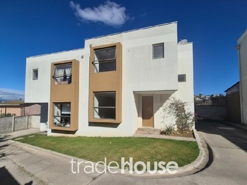 Casa en venta en Ismael Huerta, Quilpue, Quilpué - 3 dormitorios, 2 baños