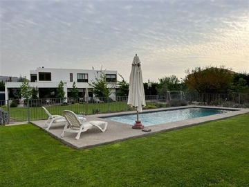 Casa en venta en Las brisas de chicureo, Colina - 6 dormitorios, 4 baños