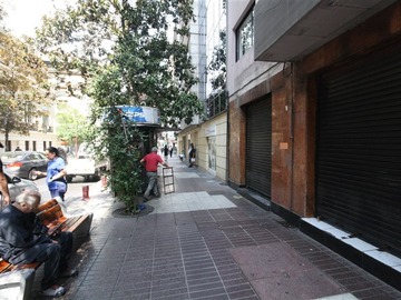 Local Comercial en arriendo mensual en Metro Santa Lucia // Miraflores // Av Santa Lucia, Santiago - 3 baños