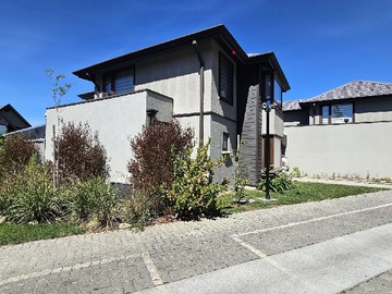 Casa en arriendo mensual en Parques de Carriel 9200, Talcahuano - 3 dormitorios, 3 baños