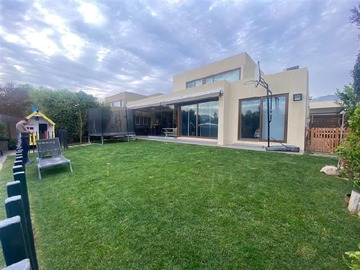 Casa en venta en José Rabat - Chicureo, Colina - 3 dormitorios, 4 baños